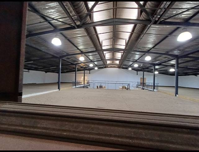 4,583M² SHOWROOM TO LET IN KYA SANDS